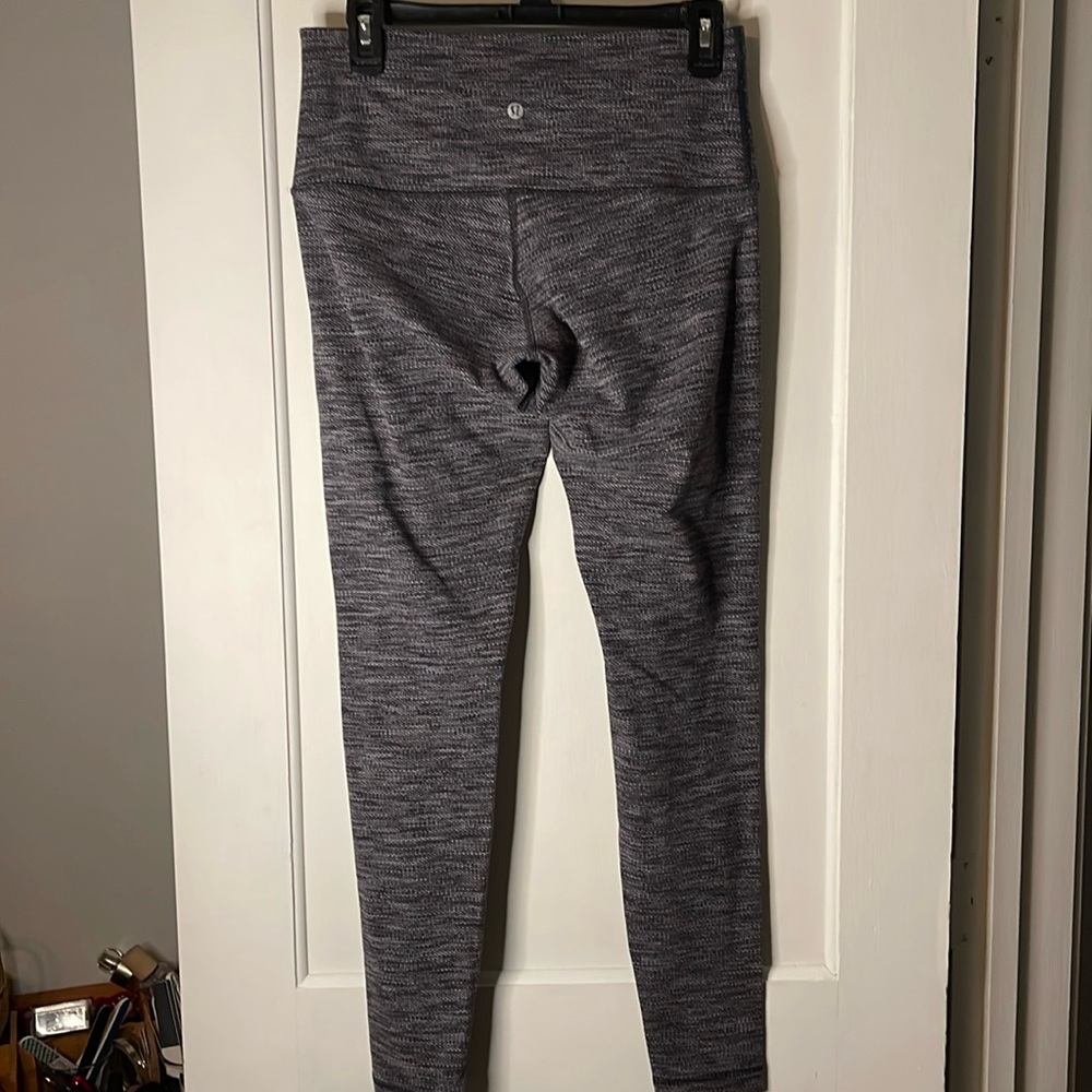 LuLuLemon Coco Pique,black,white leggings,high‎ rise,full length,size 10. EUC